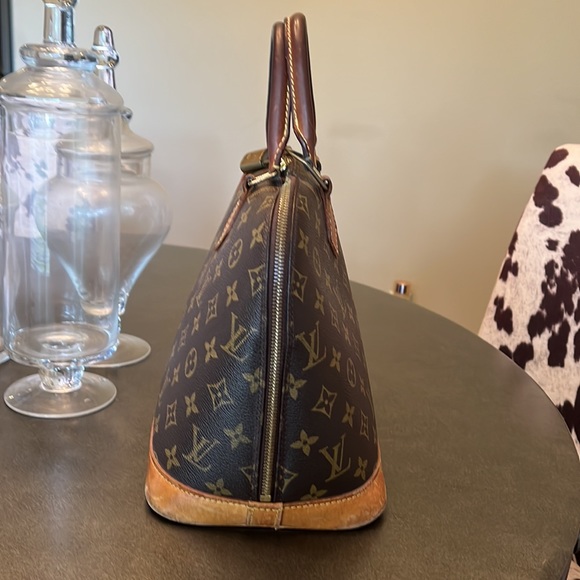 Louis Vuitton Alma **AUTHENTIC** - Picture 4 of 13